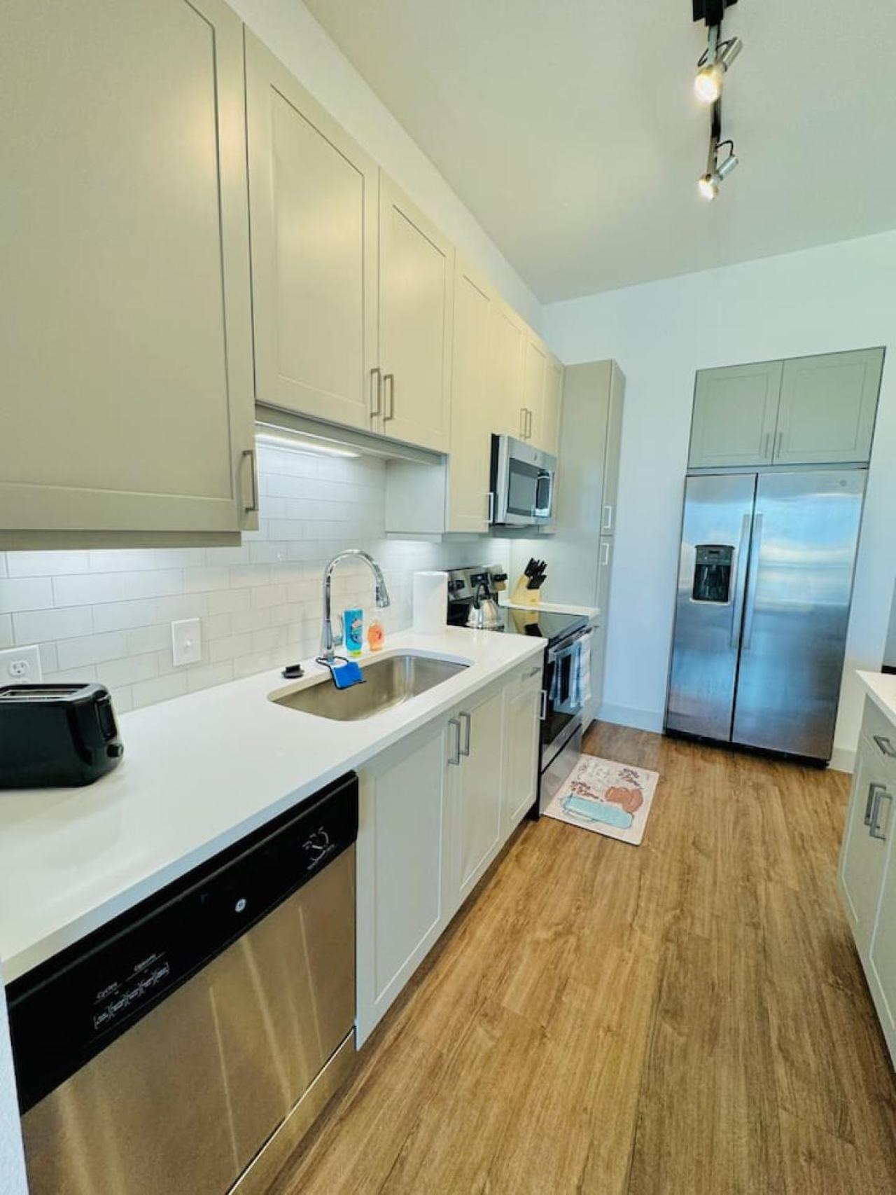 Riverwalk Serenity 2br With Free Pkg And Wi-fi Apartment *