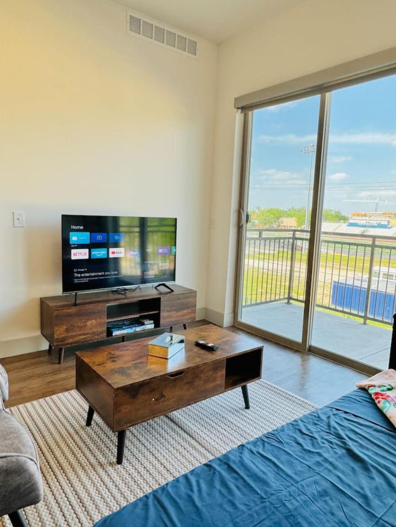 Riverwalk Serenity 2br With Free Pkg And Wi-fi San Antonio