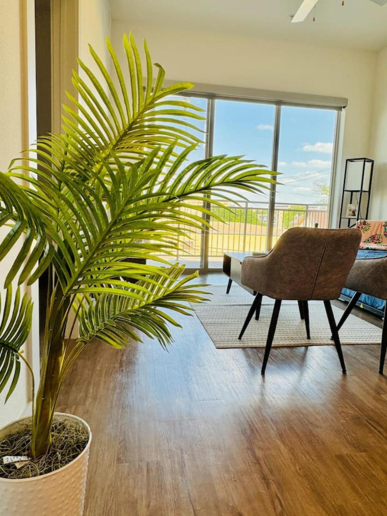 Apartment Riverwalk Serenity 2br With Free Pkg And Wi-fi *