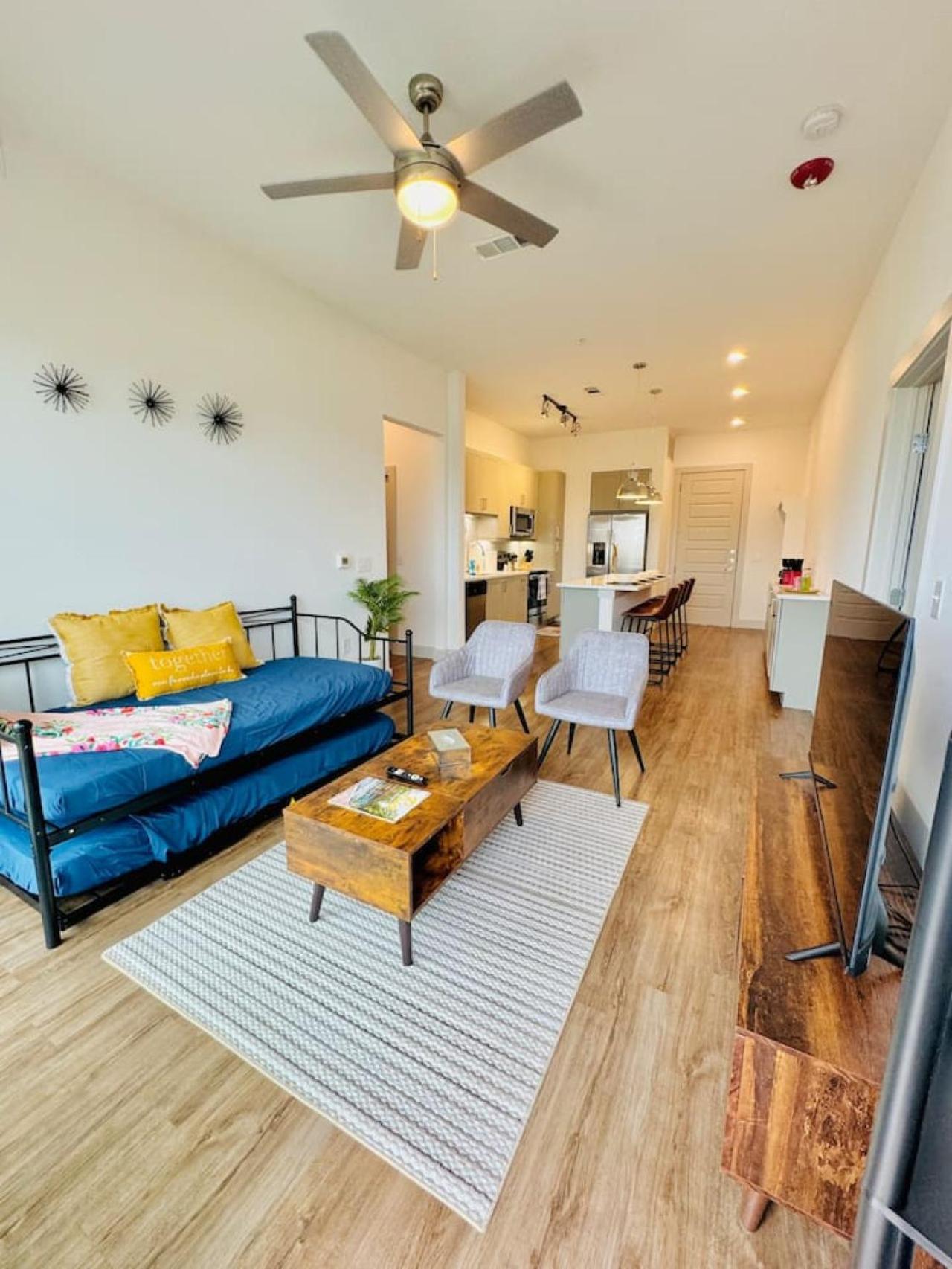 Riverwalk Serenity 2br With Free Pkg And Wi-fi San Antonio