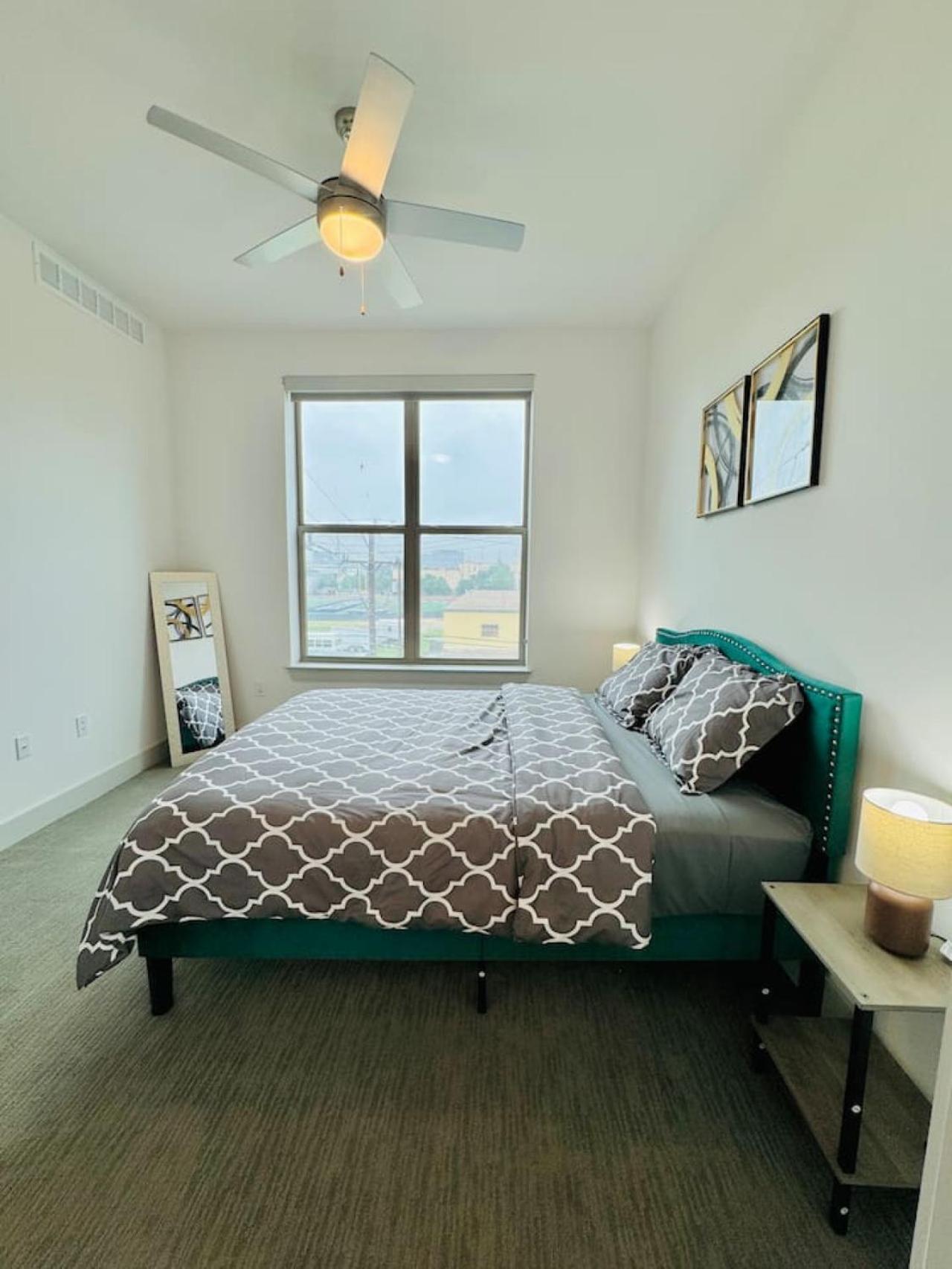 Apartment Riverwalk Serenity 2br With Free Pkg And Wi-fi *