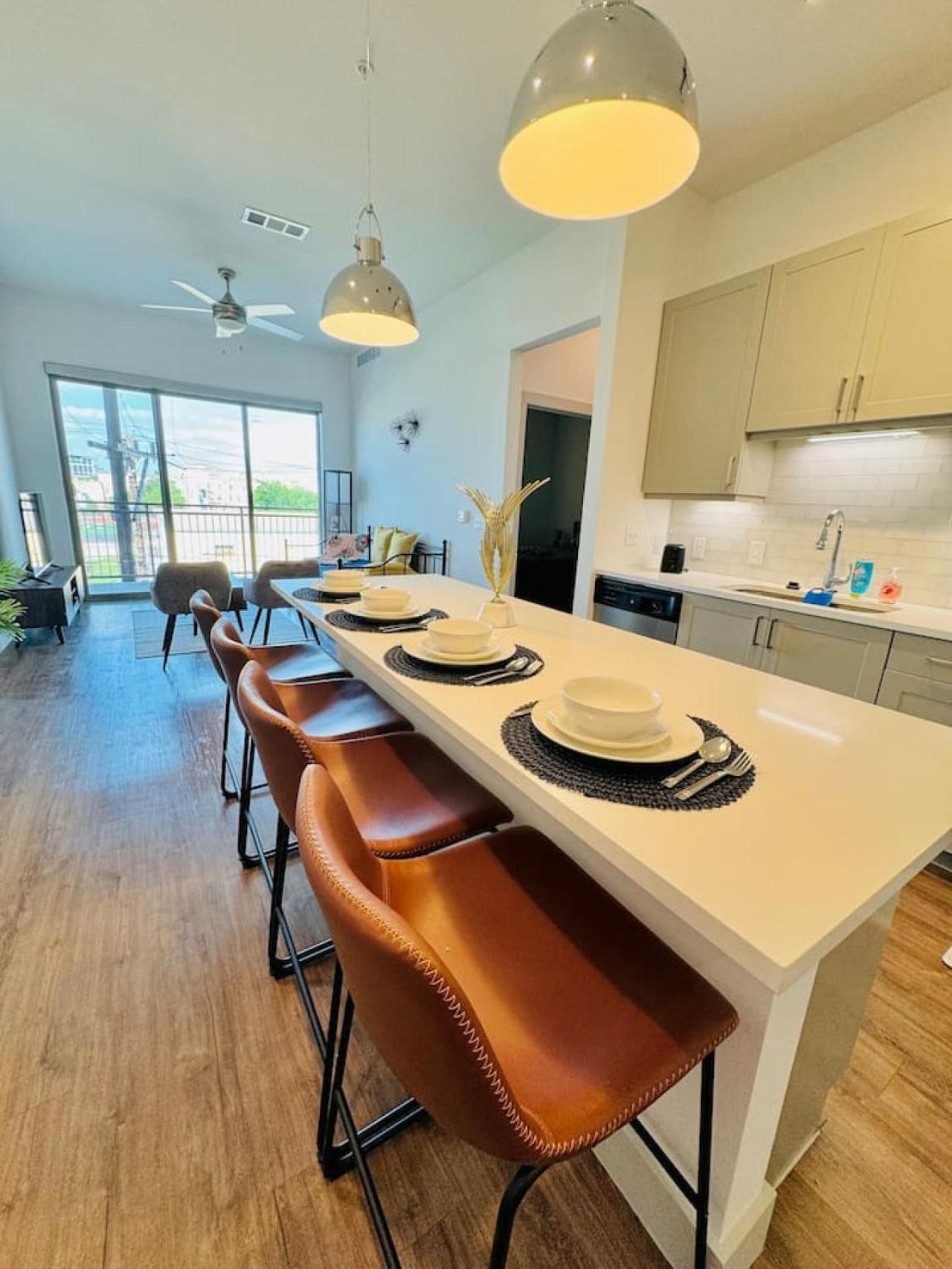 Riverwalk Serenity 2br With Free Pkg And Wi-fi Apartment *