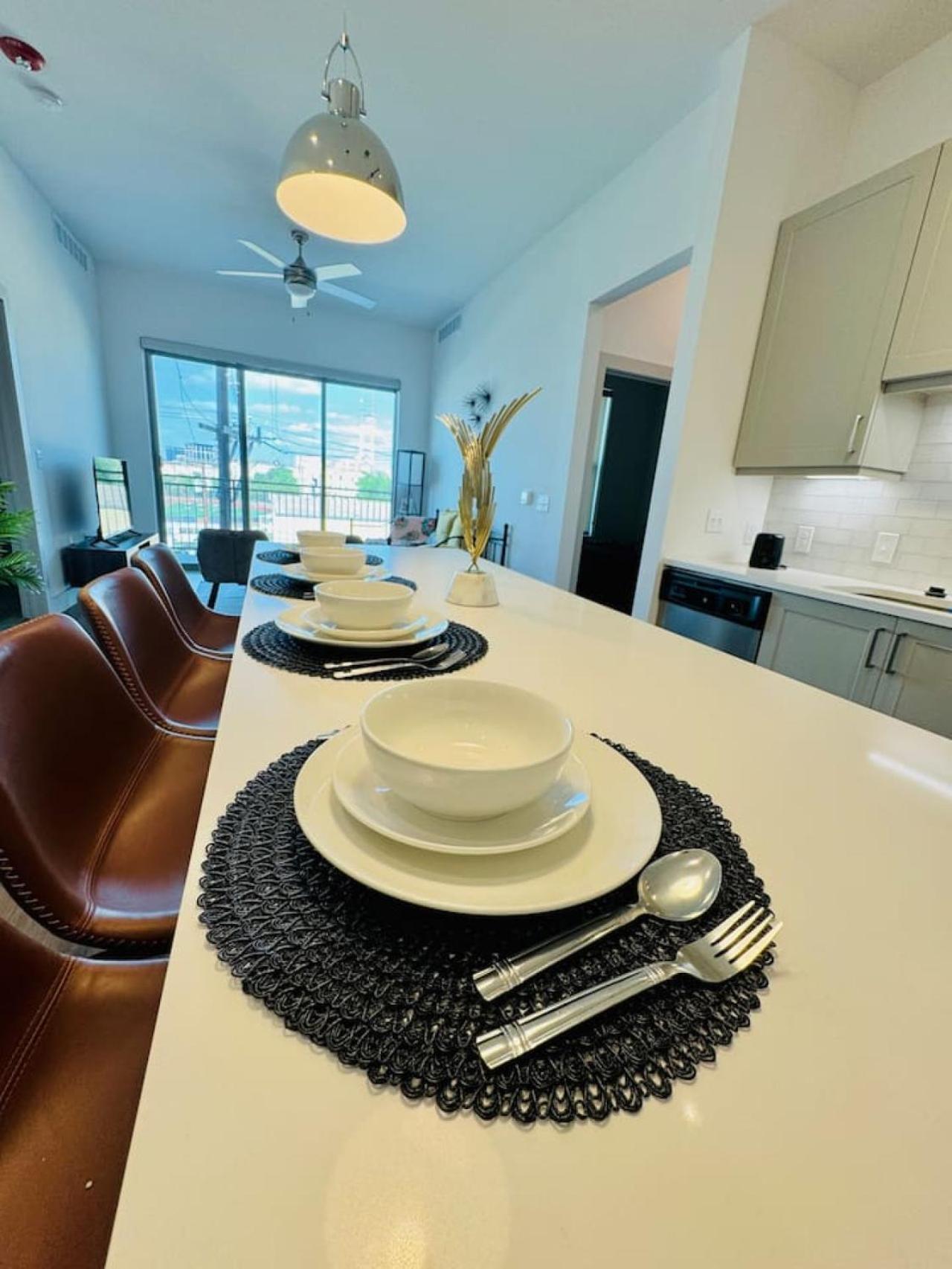 Apartment Riverwalk Serenity 2br With Free Pkg And Wi-fi San Antonio