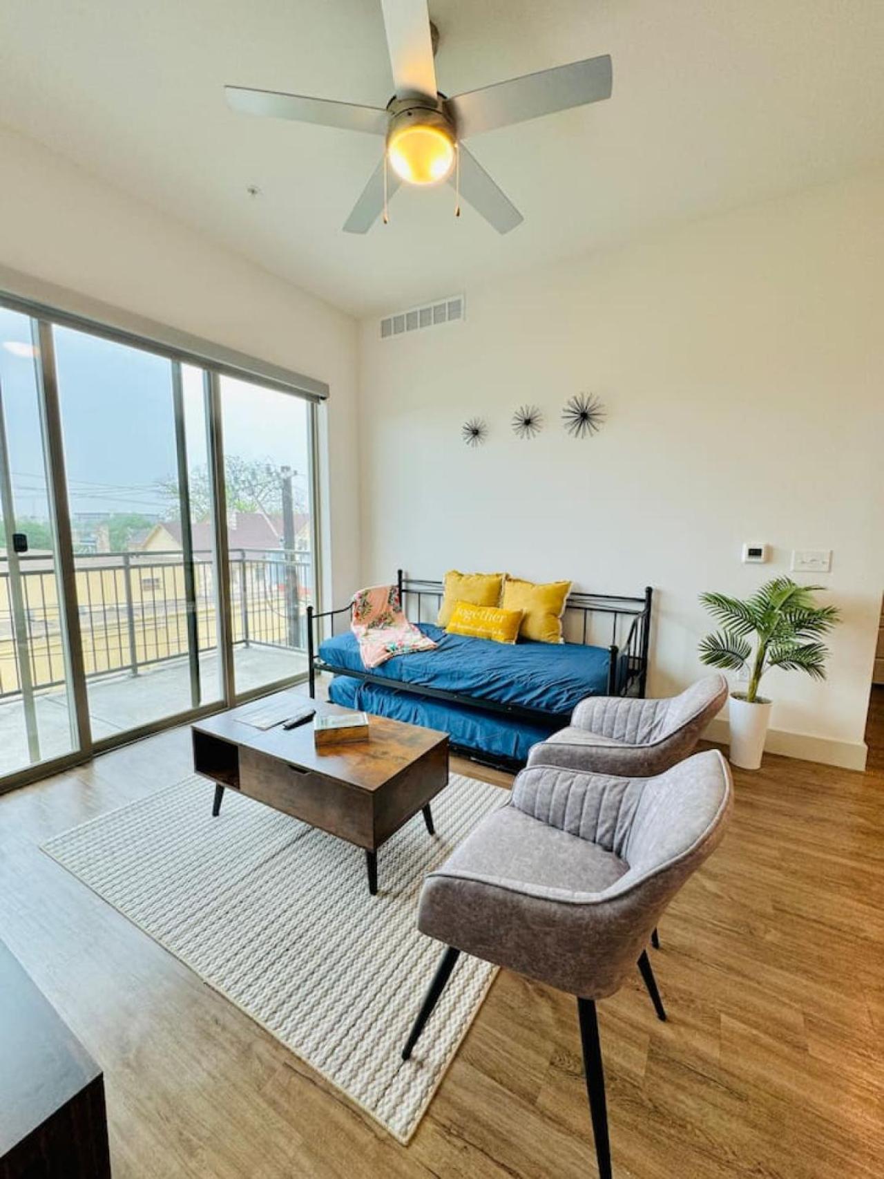 Apartment Riverwalk Serenity 2br With Free Pkg And Wi-fi *