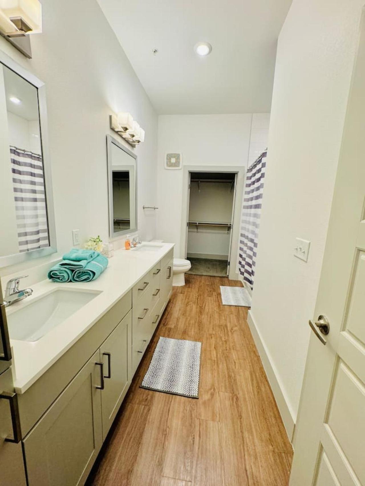 Riverwalk Serenity 2br With Free Pkg And Wi-fi Apartment